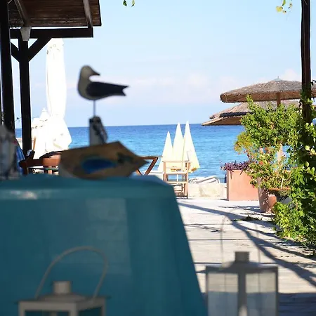 Отель Chrisi Akti