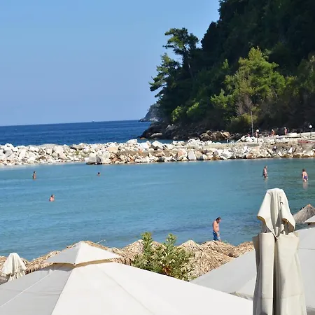 Hotel Chrisi Akti *