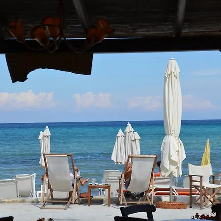 Отель Chrisi Akti