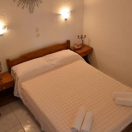 Отель Chrisi Akti *