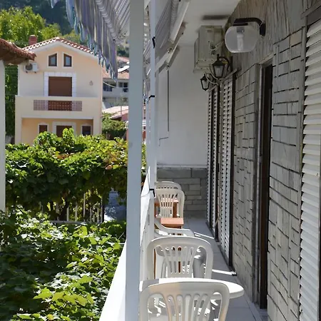 Отель Chrisi Akti