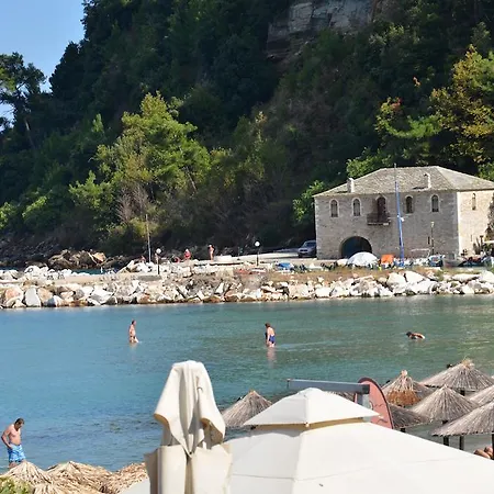 Chrisi Akti Скала-Потамиас