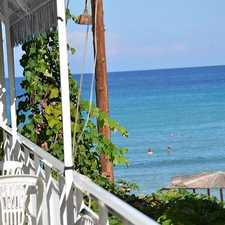 Chrisi Akti Скала-Потамиас