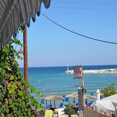 Отель Chrisi Akti *