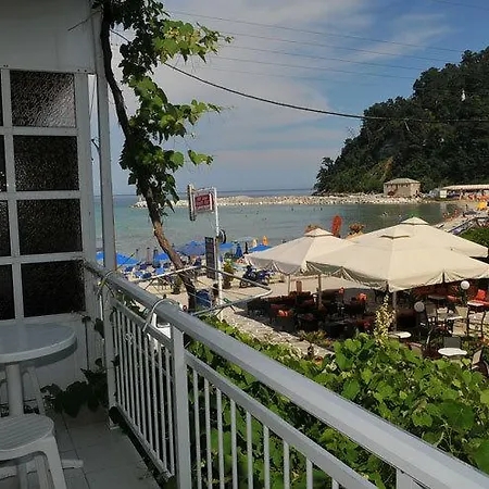 Hotel Chrisi Akti *