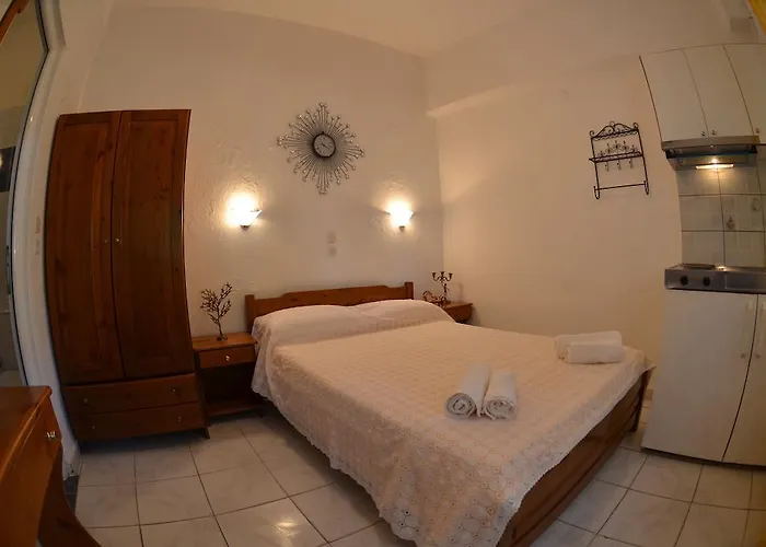 Hotel Chrisi Akti *