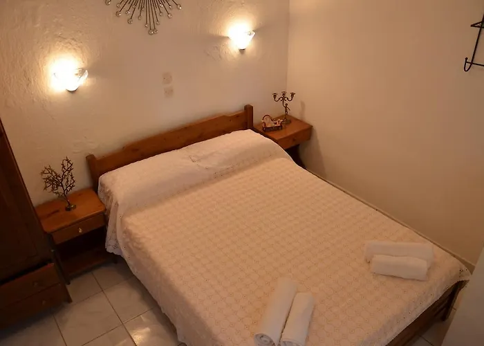 Hotel Chrisi Akti *
