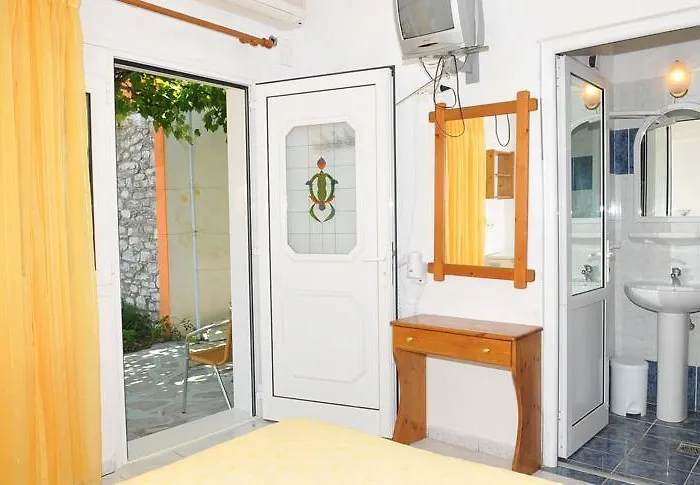 Hotel Chrisi Akti *