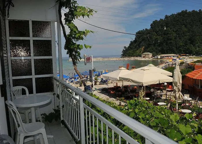 Hotel Chrisi Akti *