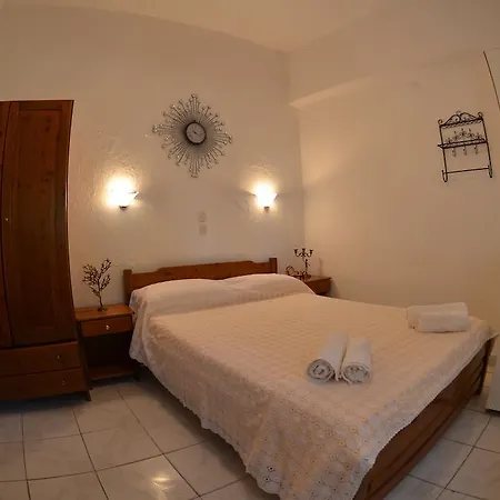 Hotel Chrisi Akti *